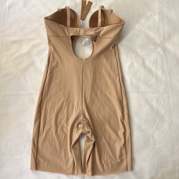 SKIMS DEEP PLUNGE SHAPEWEAR MID THIGH BODYSUIT - Picture 3 of 3